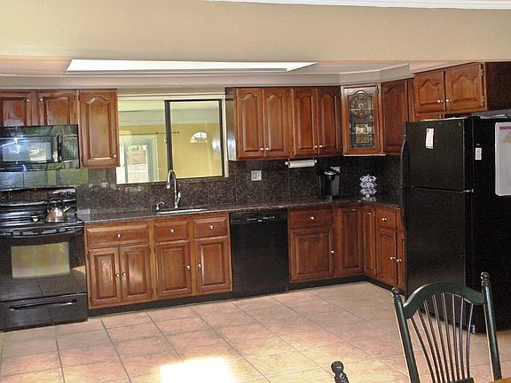 3rd image of 48 Crestwood Ln