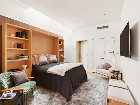 7 East 17th Street image 10 of 25