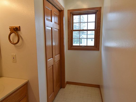 3rd image of 2070 Jamestown Ave