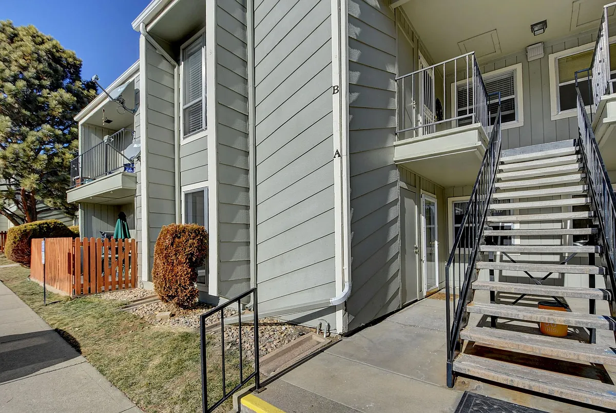 Building Photo - 2330 E Fremont Ave #A19