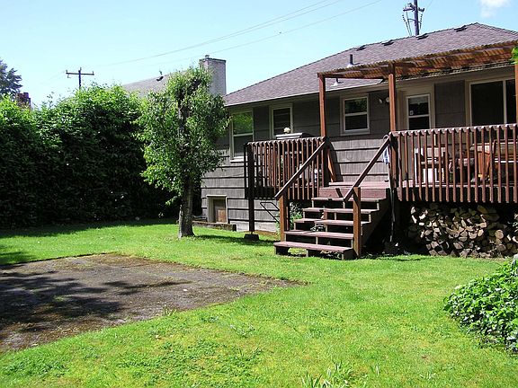 New deck for lounging & barbequing