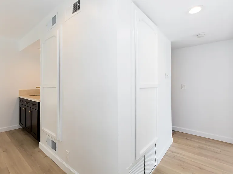 1738 S Bentley Ave #302 — Photo 46