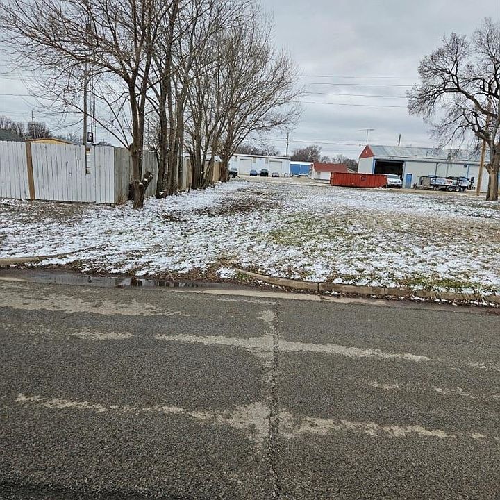 2nd image of 925 N 4th St