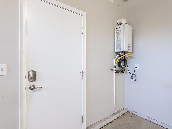 2nd image of 6418 Beretta Ln