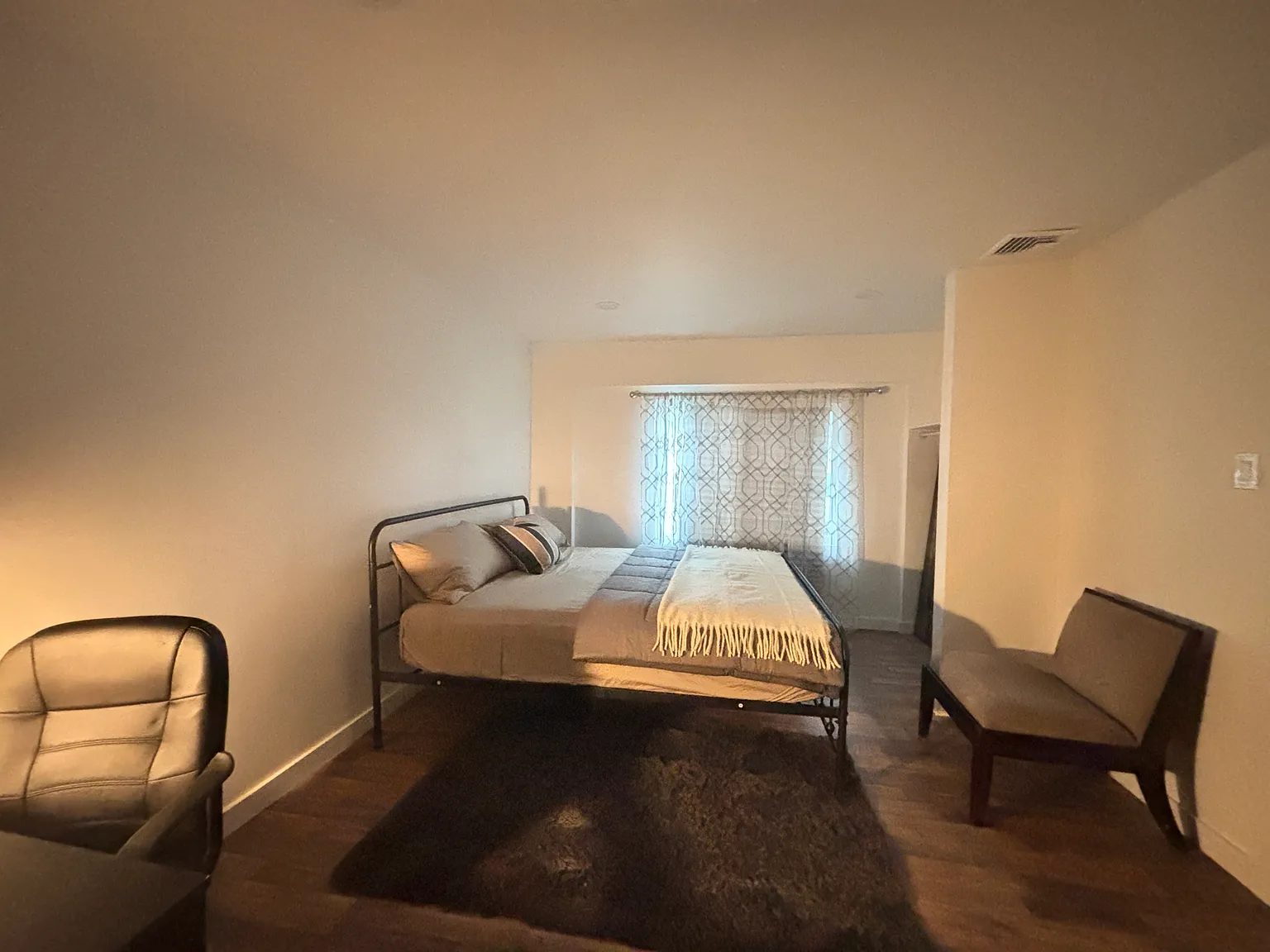 4 bed, 1700 sqft, $4,700 — Photo 3