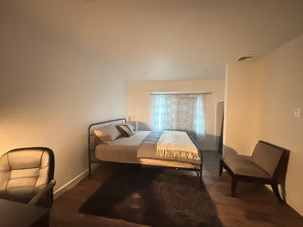 918 W 2nd St, Taylor, TX 76574