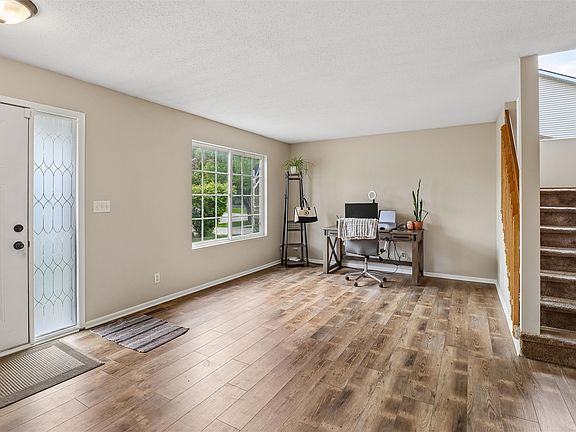 3rd image of 2915 SW Glenbrooke Blvd