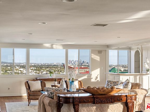2nd image of 838 N Doheny Dr #Phc