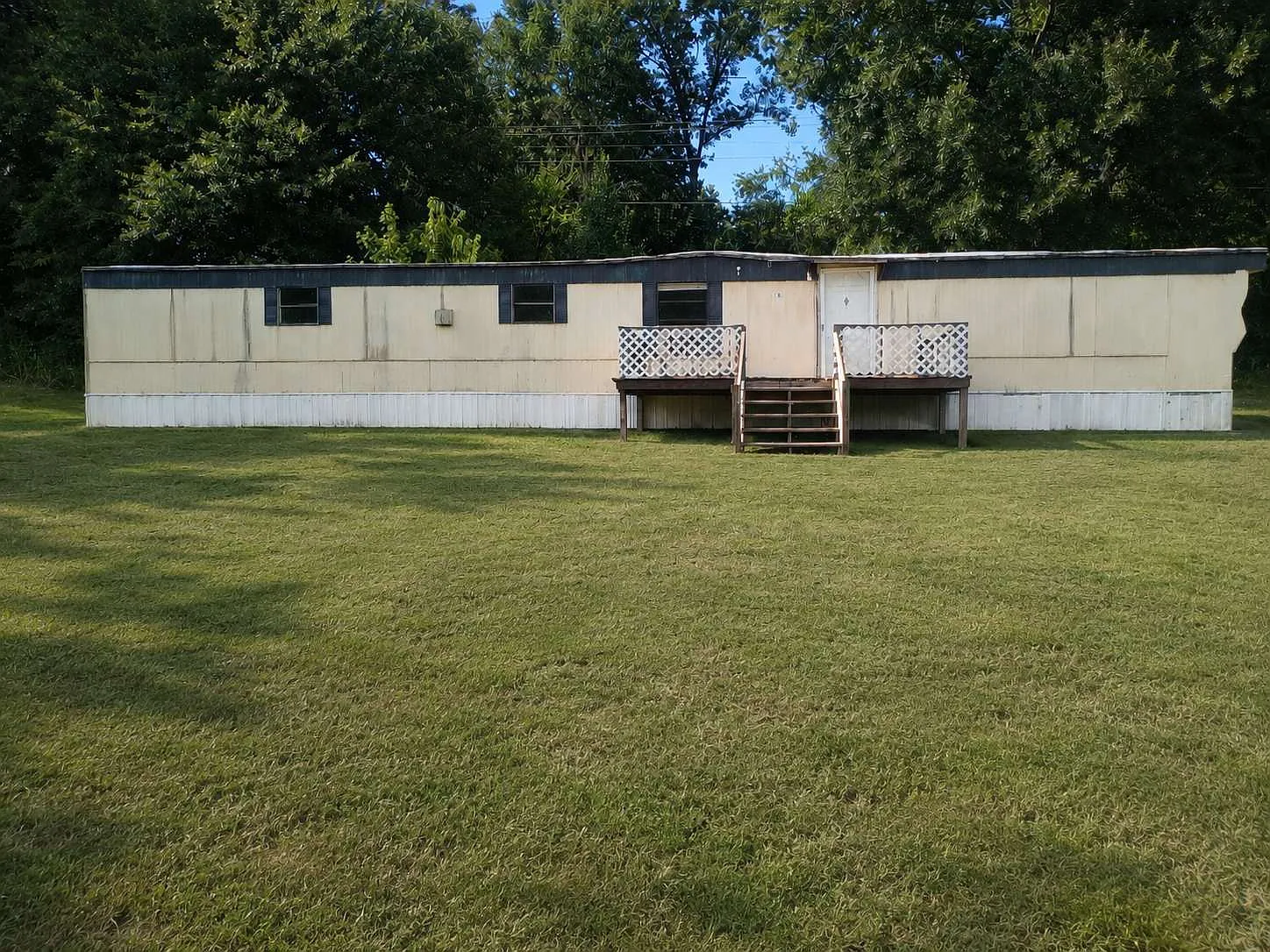 3 bed, 1.5 bath, $880 — Photo 1