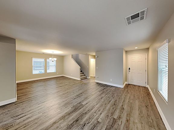 4th image of 904 Purdy Lodge St