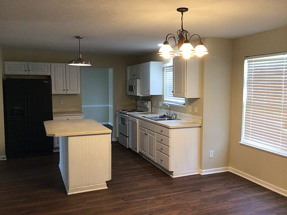 4th image of 428 Rocky Springs Dr