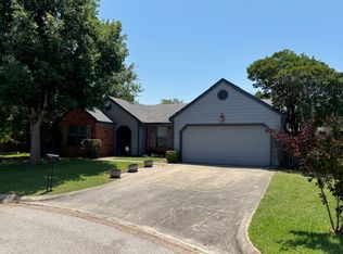 939 E Ridge Ct, Grapevine, TX 76051