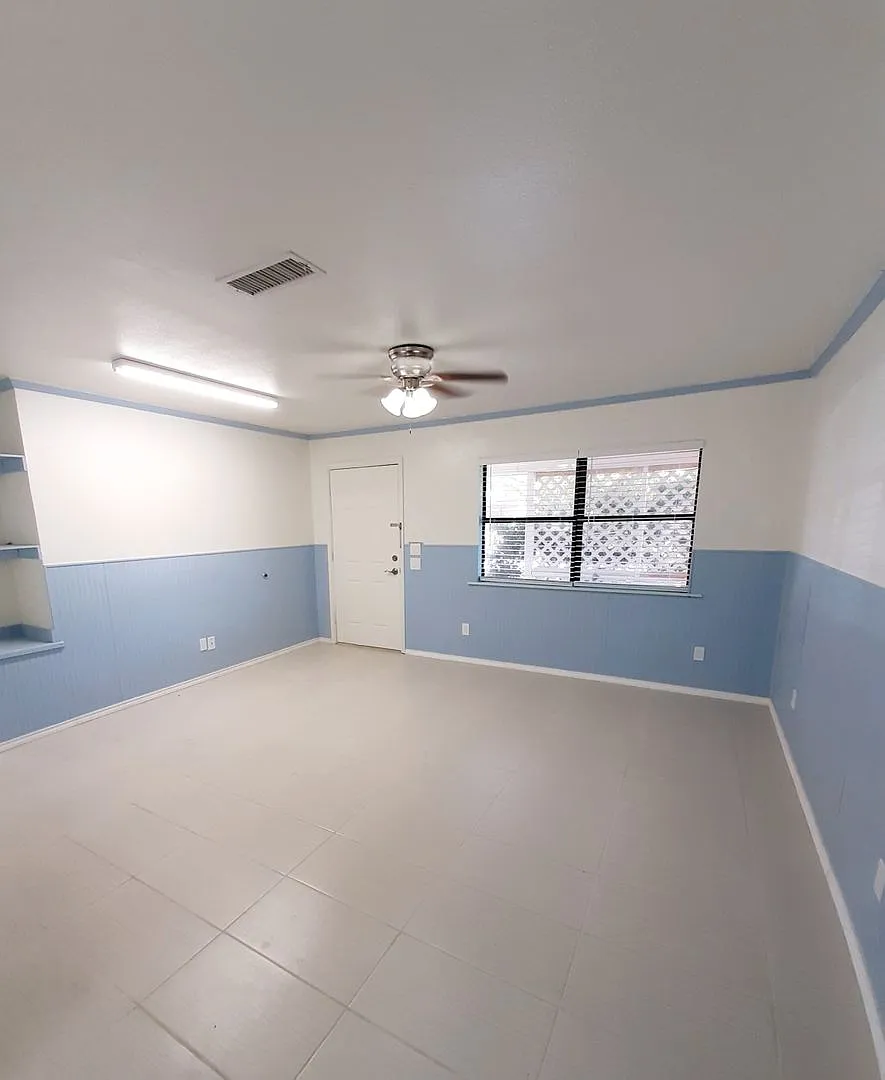 Quaint 3 bedroom, 1.5 bath in Euless — Photo 3