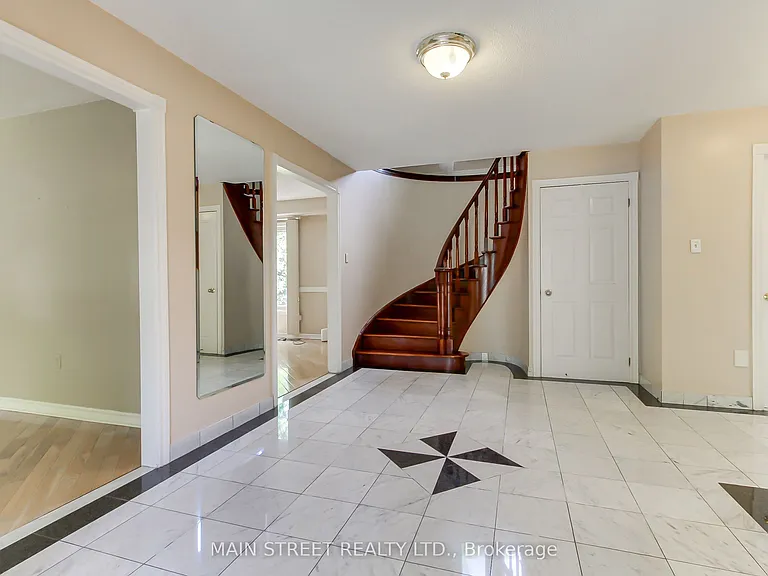 223 Burns Blvd — Photo 4