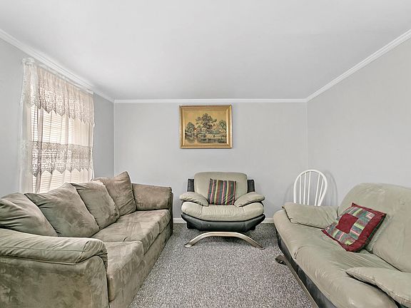 3rd image of 2842 N Hamlin Ave Unit 3