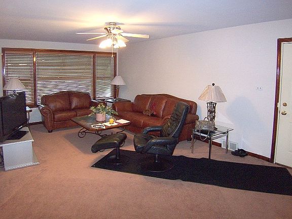 5th image of 7122 W Summerdale Ave