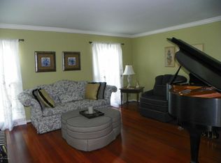 402 Cambridge Station Rd, Louisville, KY 40223