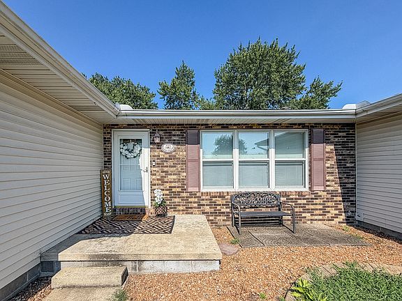 3rd image of 1015 Cambridge Dr