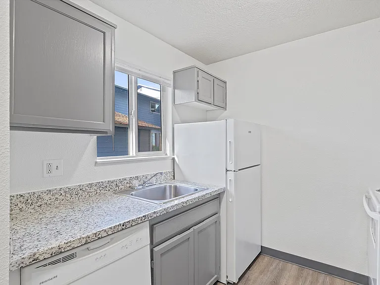 Powell Butte Townhomes — Photo 9