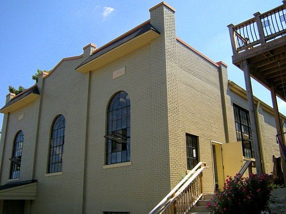 2nd image of 121 N Shelby St #5