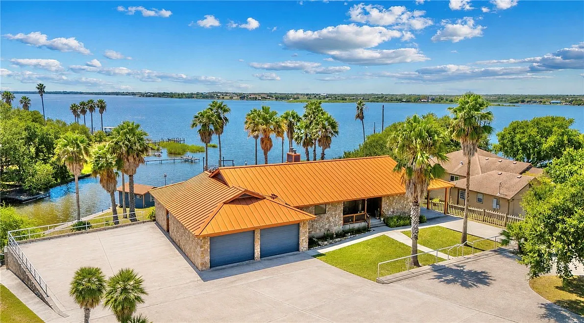 5 bed, 3.0 bath, 3631 sqft, $3,500 — Photo 1