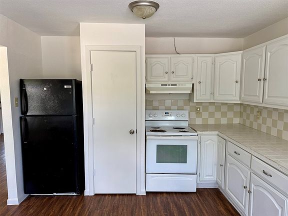 5th image of 1407 N East St