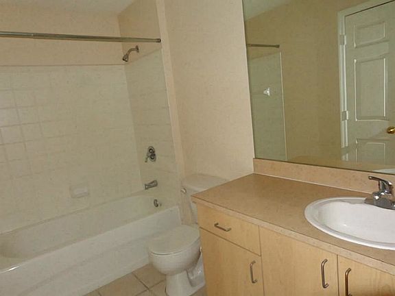 4th image of 533 NE 3rd Ave Suite 4