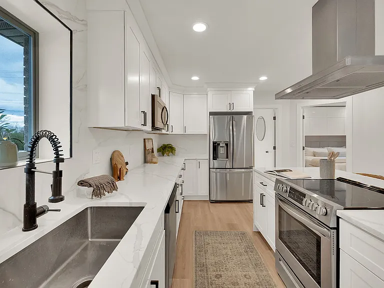 2311 E Delia Dr #R — Photo 7