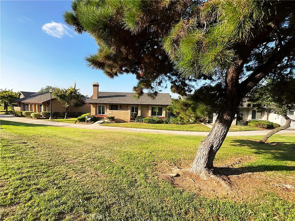 2 bed, 1.0 bath, 954 sqft, $3,300 — Photo 1