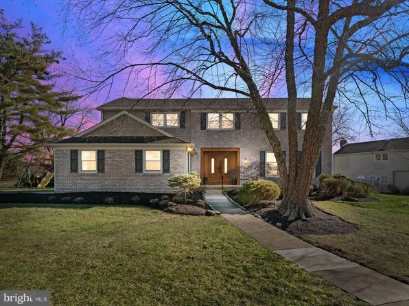 416 Country Club Dr, Cherry Hill, NJ 08003