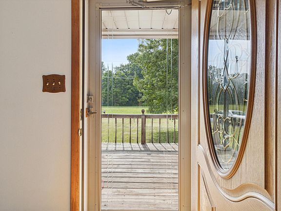 4th image of 202 Whiteheirs St
