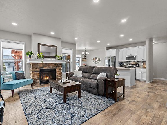 2nd image of 3427 Tulip Trl