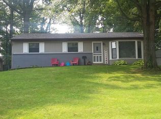 2232 Greenview Dr SW, Wyoming, MI 49519