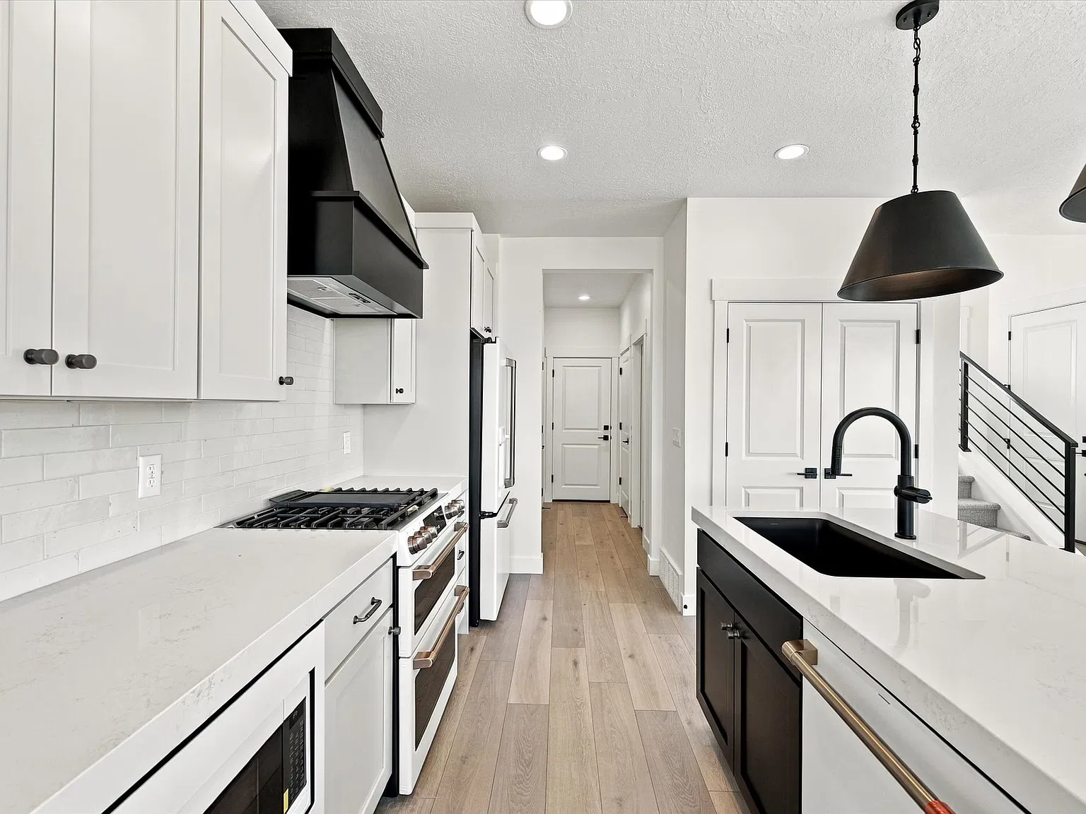 4 bed, 3.5 bath, 2735 sqft, $4,650 — Photo 1