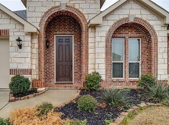 4th image of 1004 Tarragon Dr