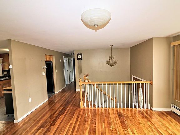 5th image of 24 Sheffield Dr