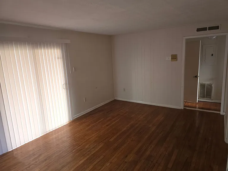 416 W Outer Dr — Photo 3
