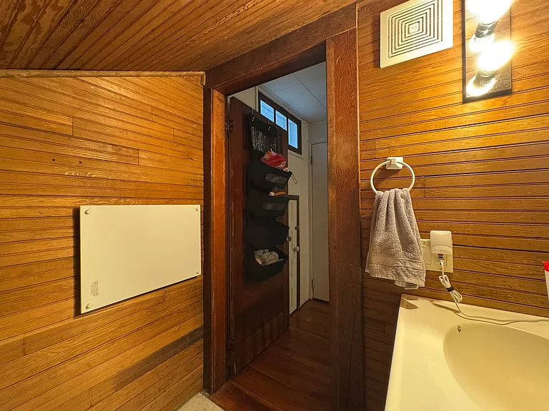 5 Bed 1.5 Bath in Fairhaven Close to Everything On a Bus Line — Photo 43