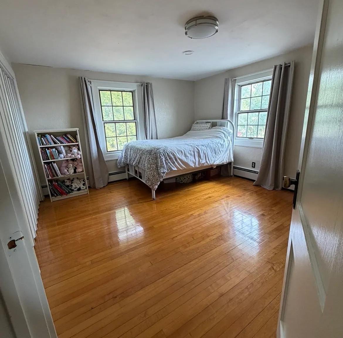 4 bed, 1.5 bath, 1575 sqft, $2,500 — Photo 2