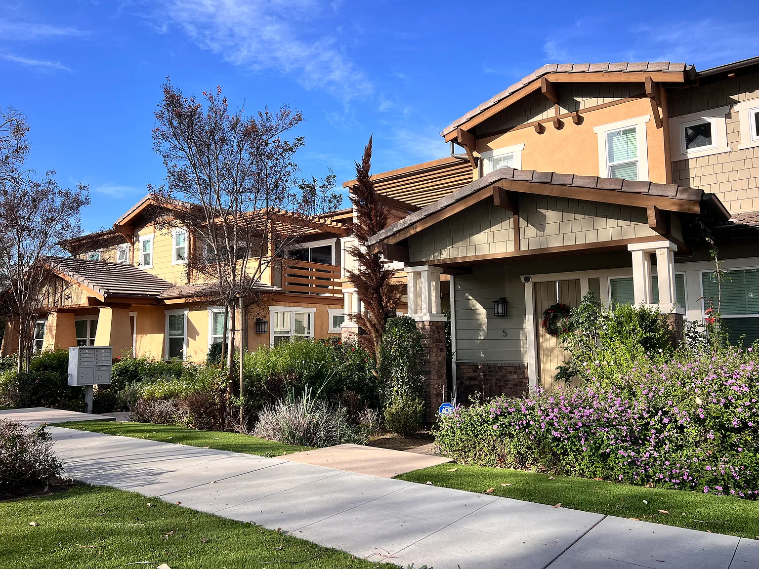 2 bed, 2.5 bath, 1833 sqft, $3,650 — Photo 1