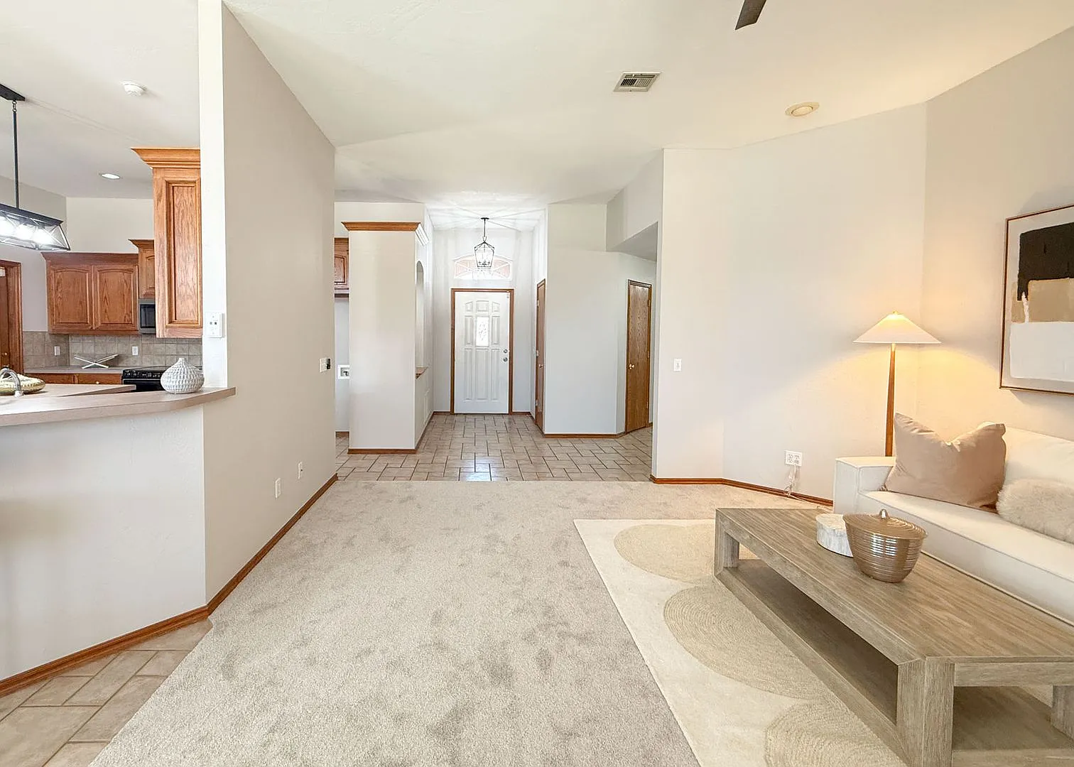 4 Bed in Twin Oaks! — Photo 3