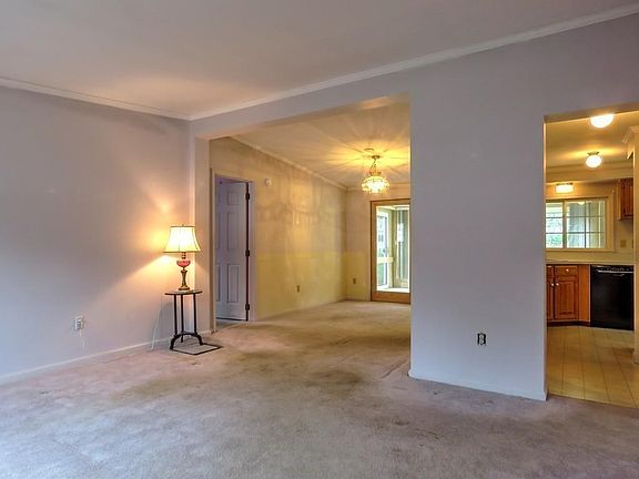 4th image of 79 Trailwood Dr
