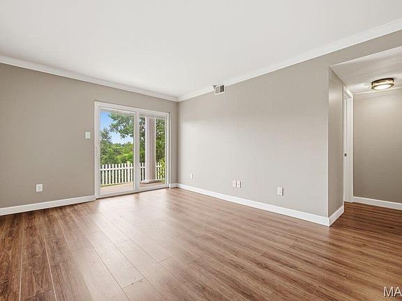 3rd image of 1231 Creve Coeur Crossing Ln APT B