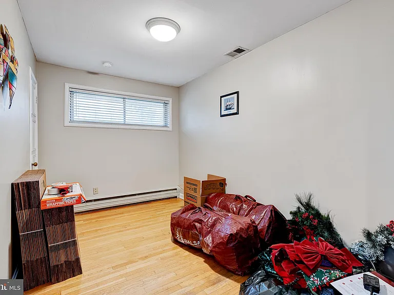 9920 Pinehurst Ave — Photo 27