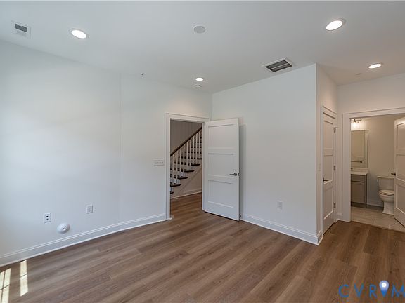 4th image of 10 E Cary St
