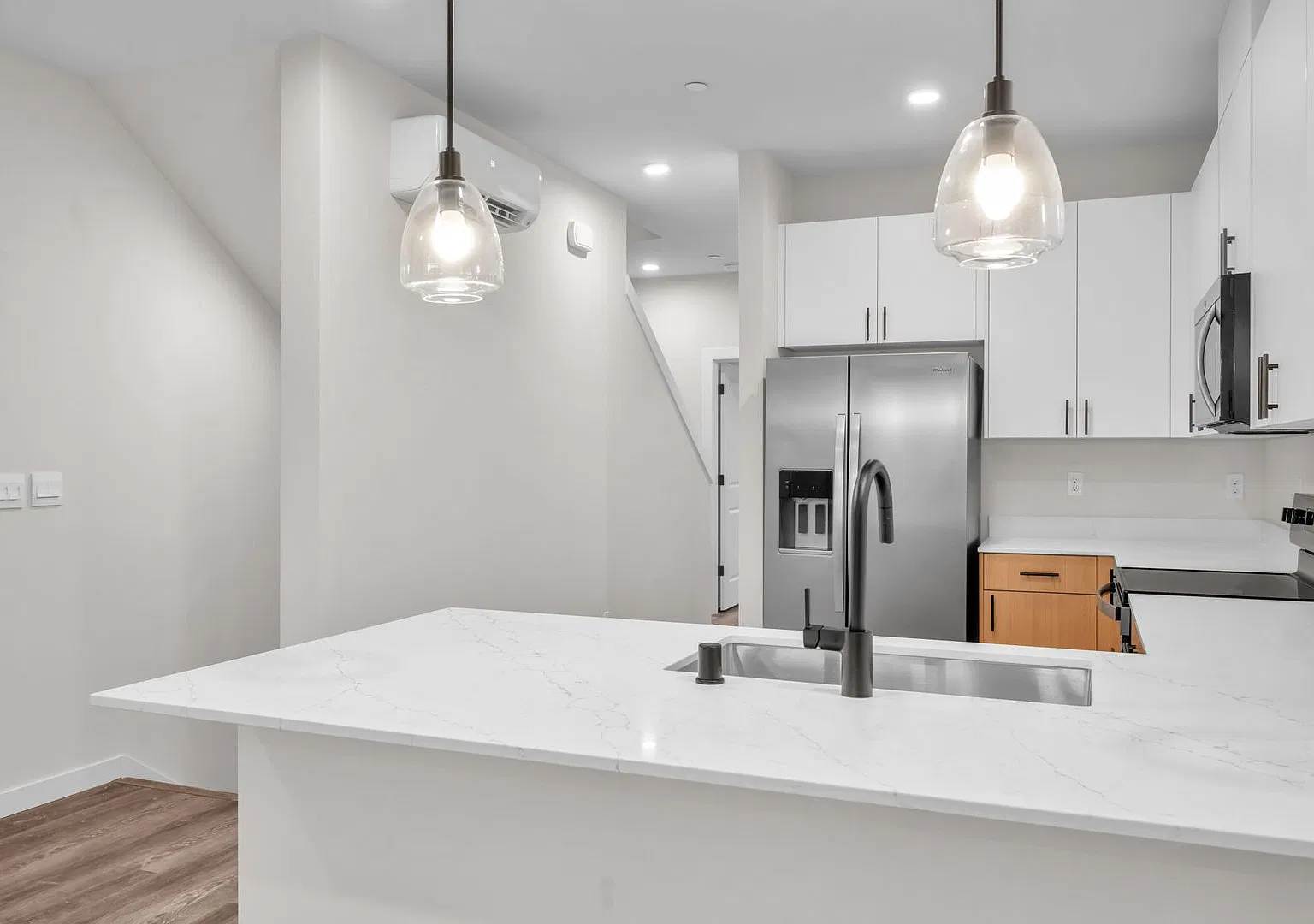 New Luxury 3 Bedroom Townhome in North Lynnwood! — Photo 4