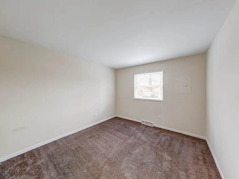 Lawrence Glen Apartments — Photo 15