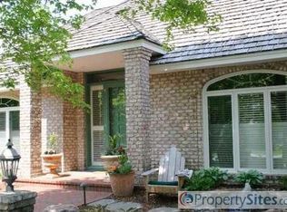 10396 Bluff Rd, Eden Prairie, MN 55347