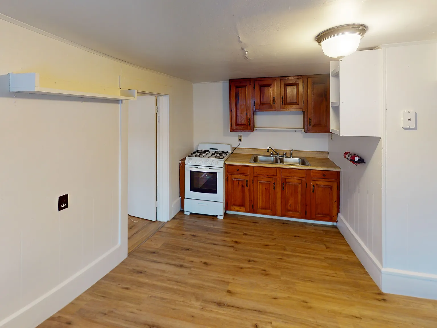 2 bed, 500 sqft, $1,600 — Photo 3