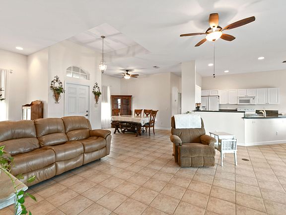 4th image of 417 NW Dover Court